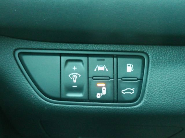 Used 2020 Genesis G70 2.0T image 37