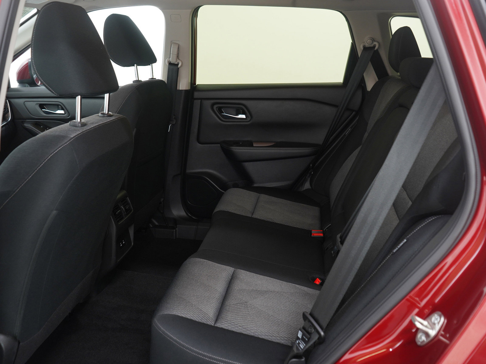 Used 2024 Nissan Rogue SV image 15