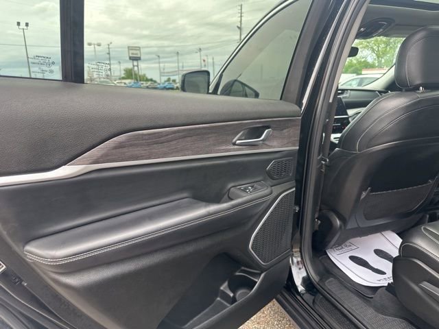 Used 2022 Jeep Grand Cherokee L Limited AWD/4WD image 27