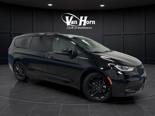 Used 2025 Chrysler Pacifica Limited image 1