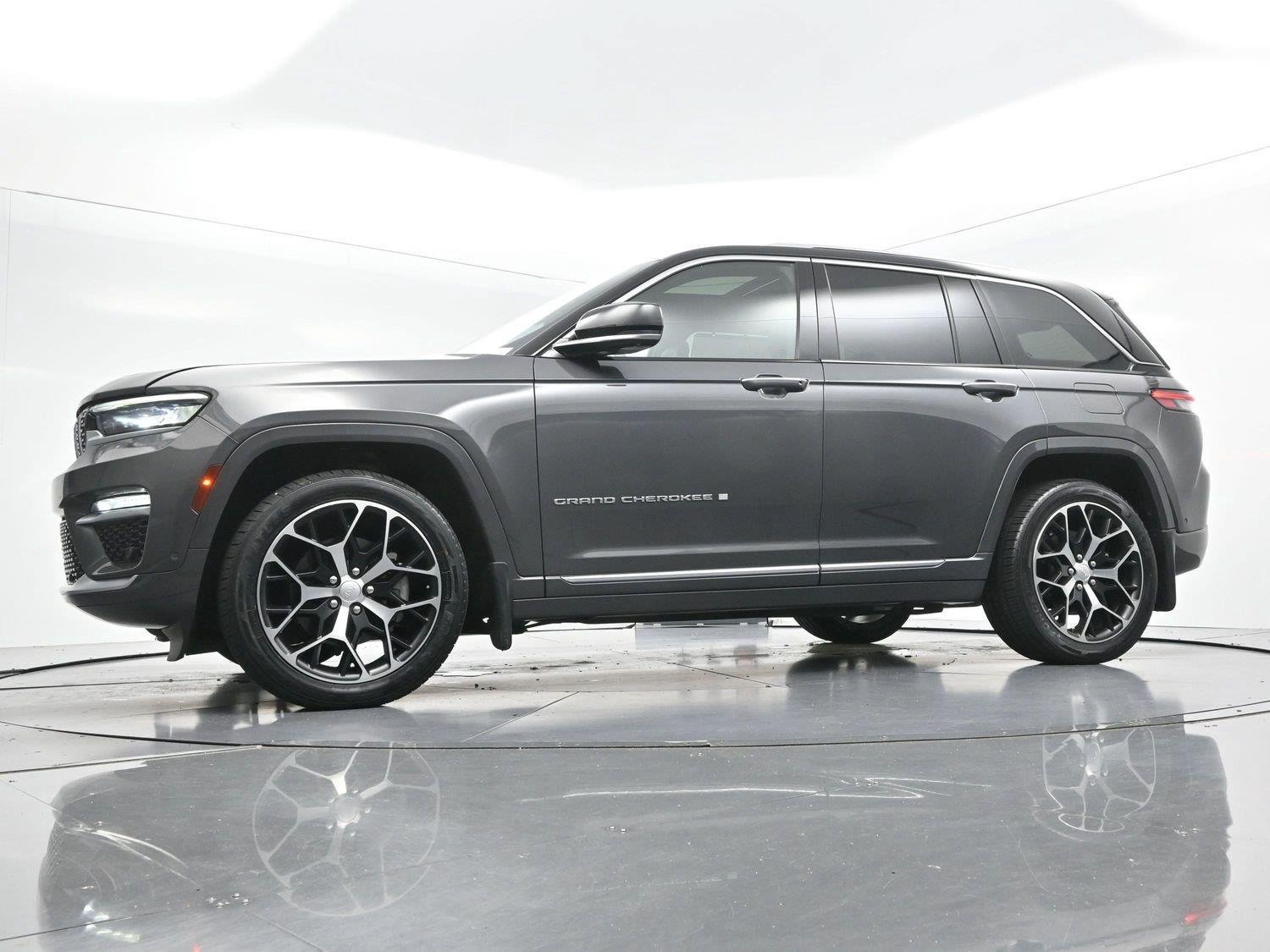 Used 2022 Jeep Grand Cherokee Summit AWD/4WD image 42