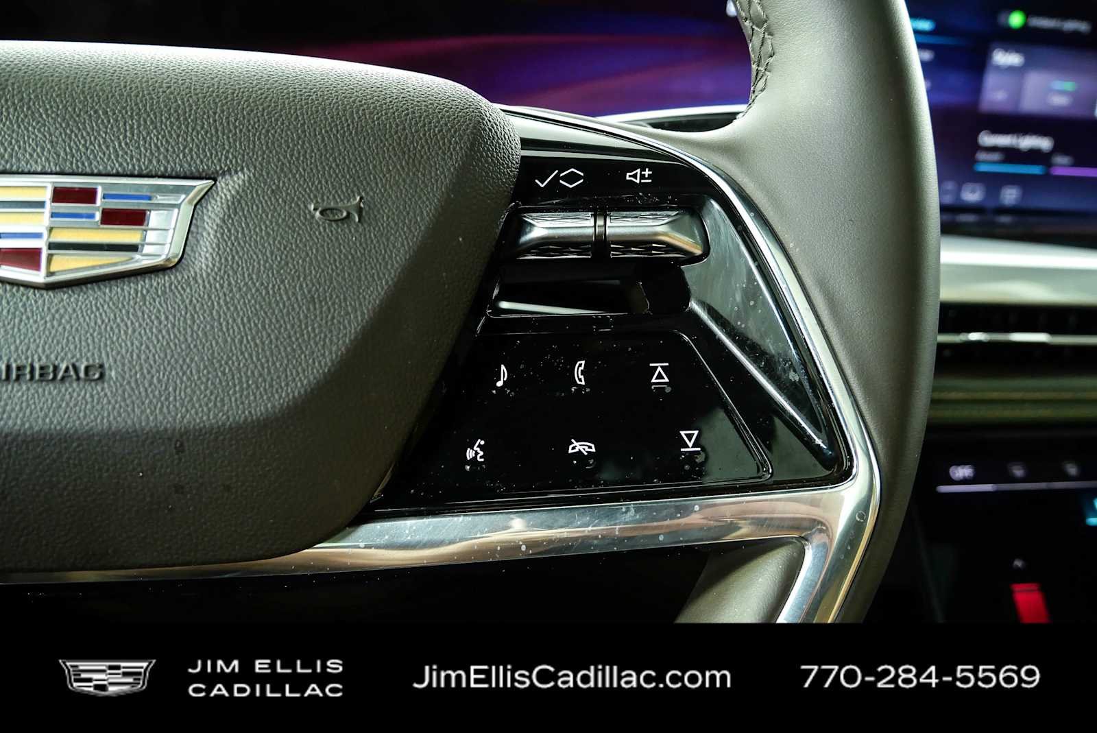 Used 2025 Cadillac Escalade Premium Luxury RWD image 12