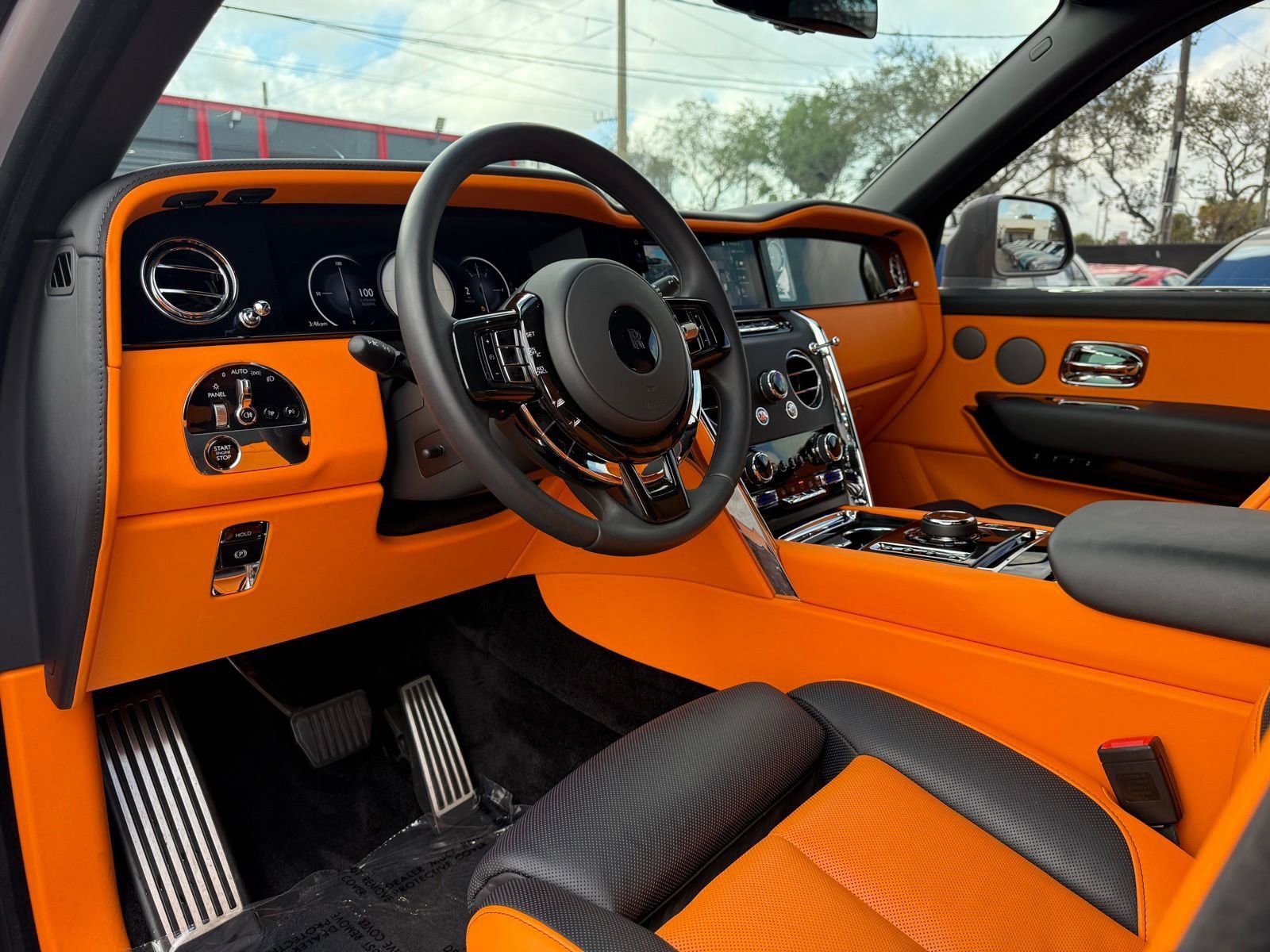 Used 2025 Rolls-Royce Cullinan image 34