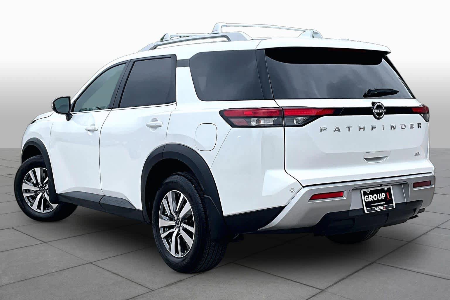 Certified 2025 Nissan Pathfinder SL image 12