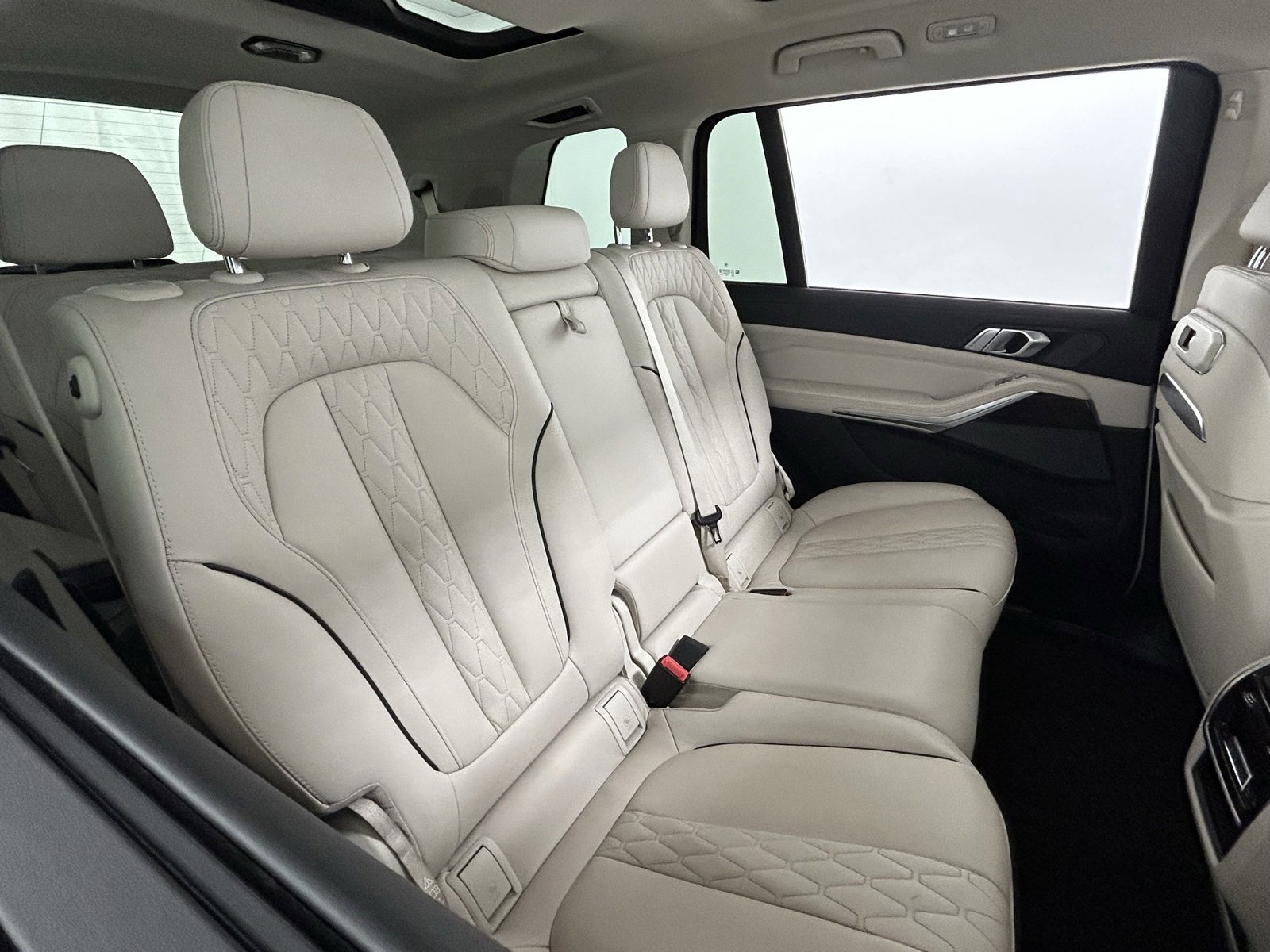 Used 2023 BMW X7 xDrive40i w/ Executive Package image 43