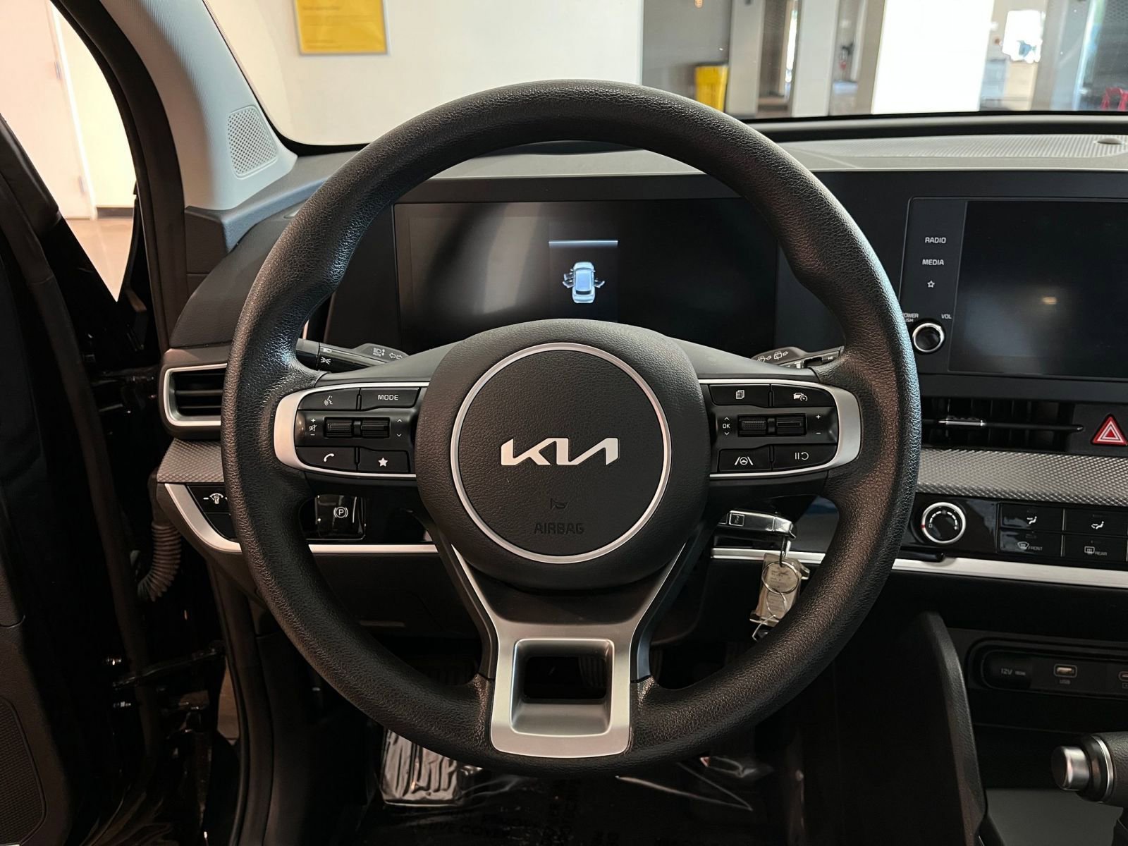 Used 2025 Kia Sportage LX image 28