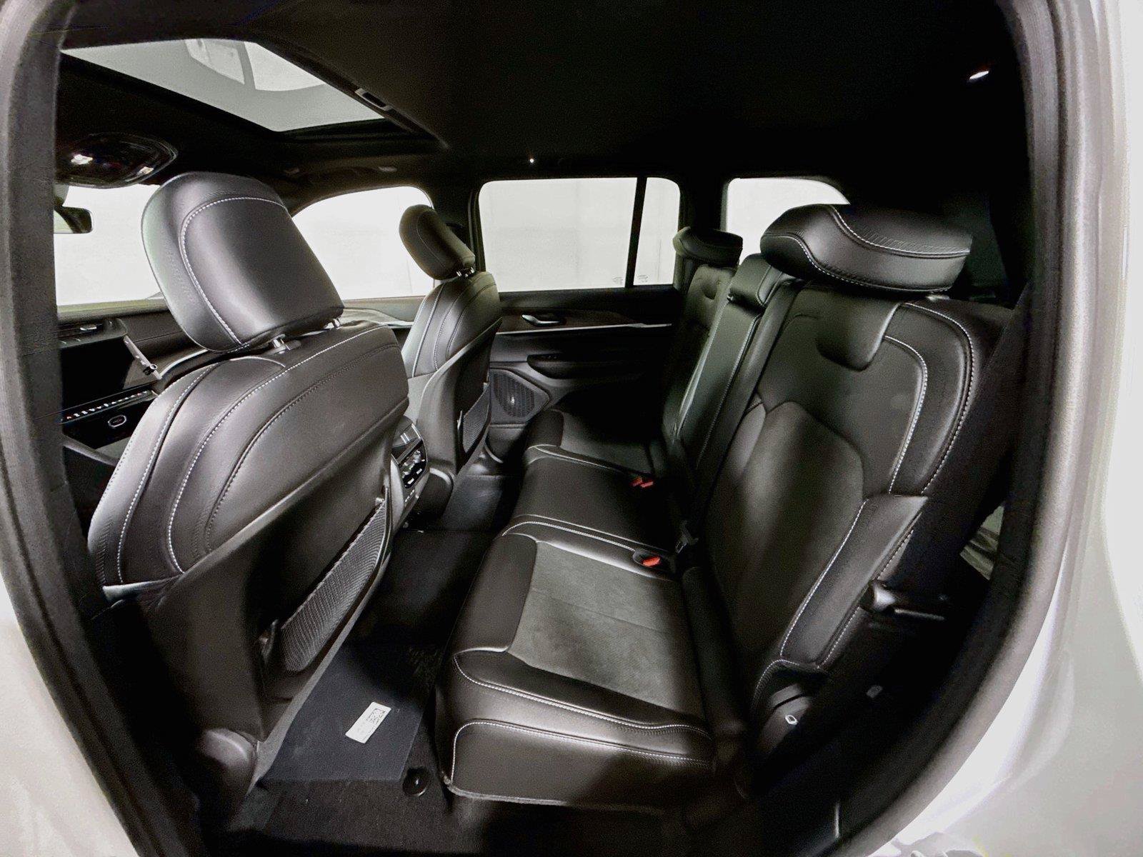 New 2027 Jeep Grand Cherokee 4WD image 18