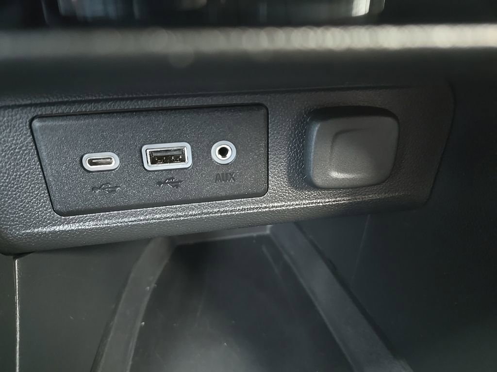 Used 2023 Buick Encore GX Essence w/ Experience Buick Package FWD image 45