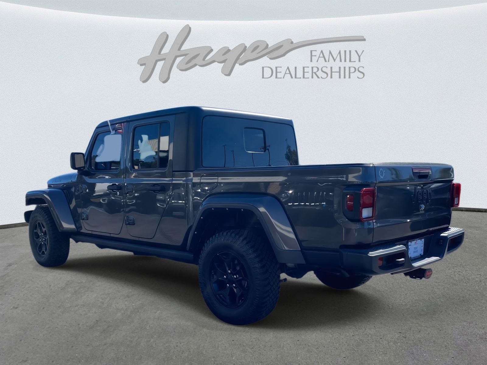 Used 2021 Jeep Gladiator Willys image 39