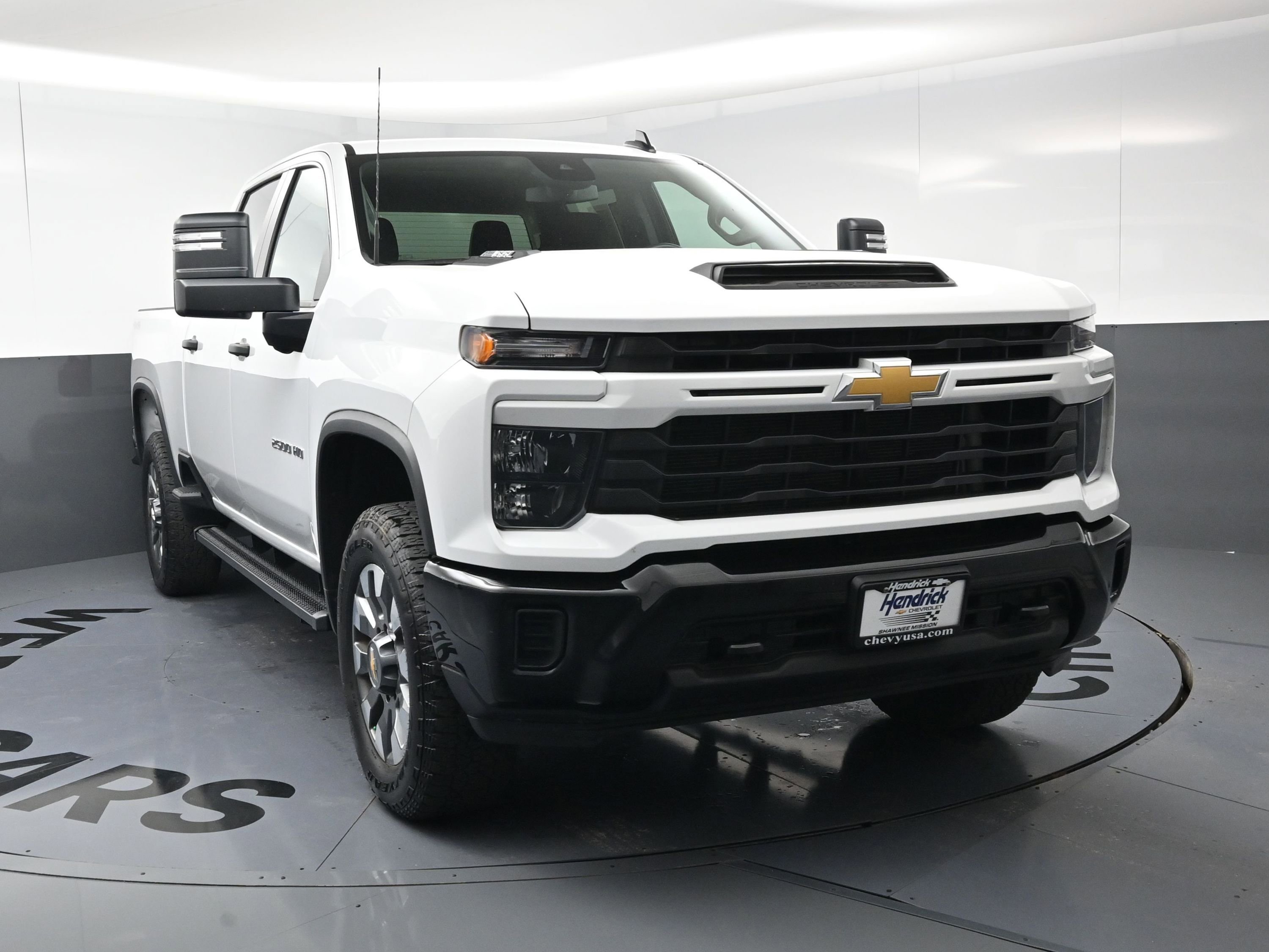 Used 2024 Chevrolet Silverado 2500 Custom w/ Custom Convenience Package AWD/4WD image 3