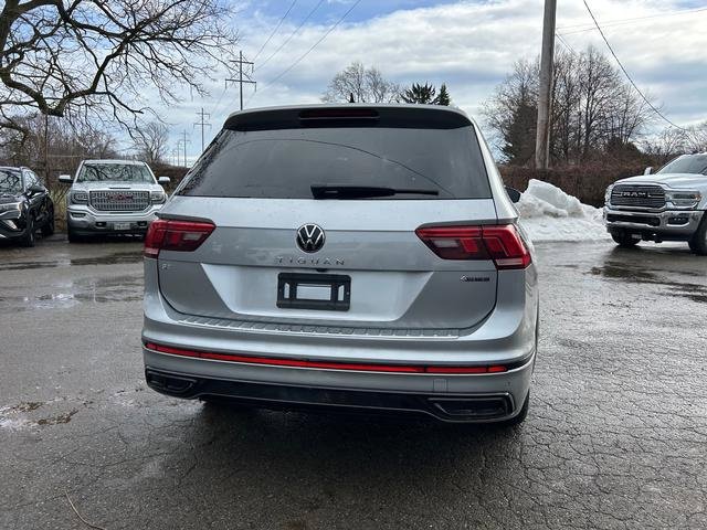 Used 2022 Volkswagen Tiguan SE R-Line image 4
