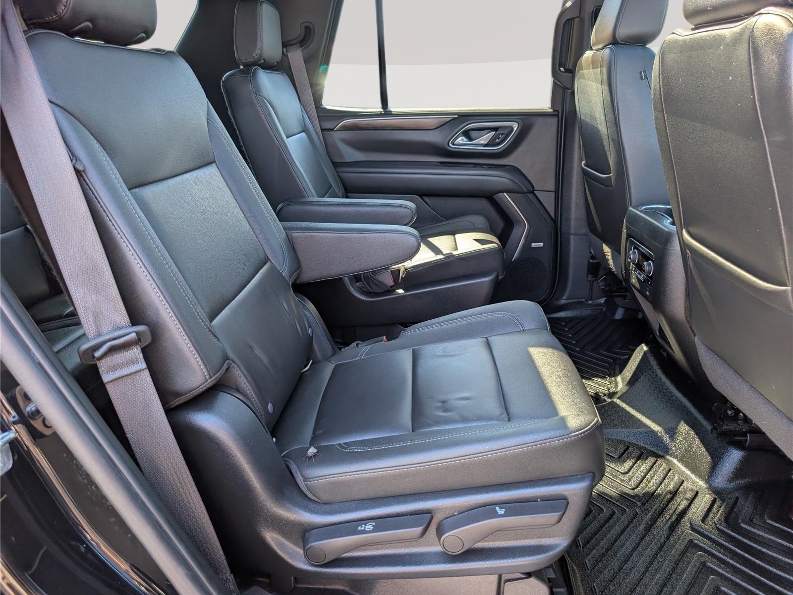 Used 2022 Chevrolet Tahoe LT w/ LT Signature Package AWD/4WD image 12