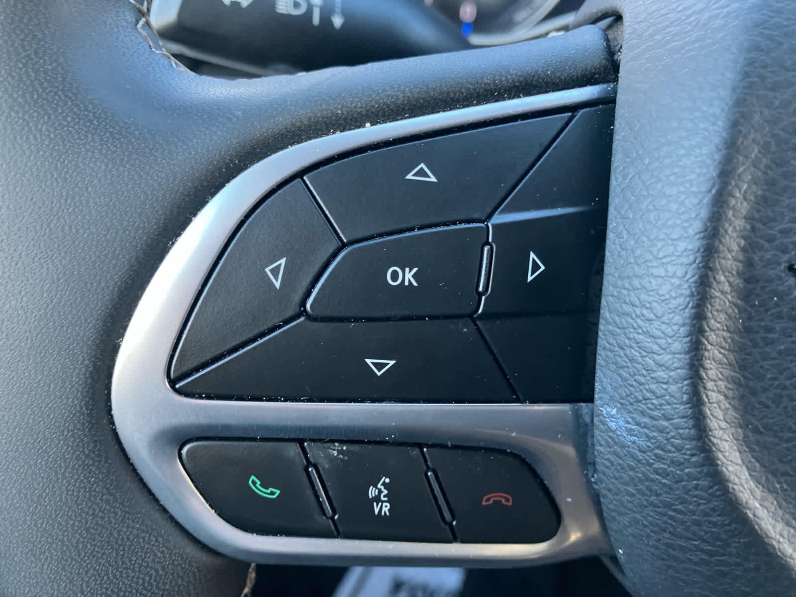 Used 2024 Chrysler Pacifica Touring-L image 17