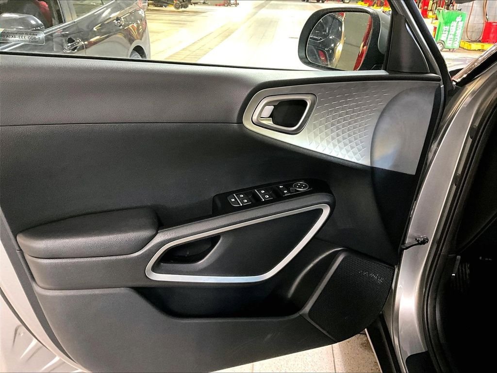 Used 2024 Kia Soul LX w/ Option Group 015 FWD image 9