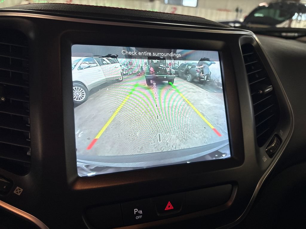 Used 2020 Jeep Cherokee Trailhawk w/ Cold Weather Group AWD/4WD image 24