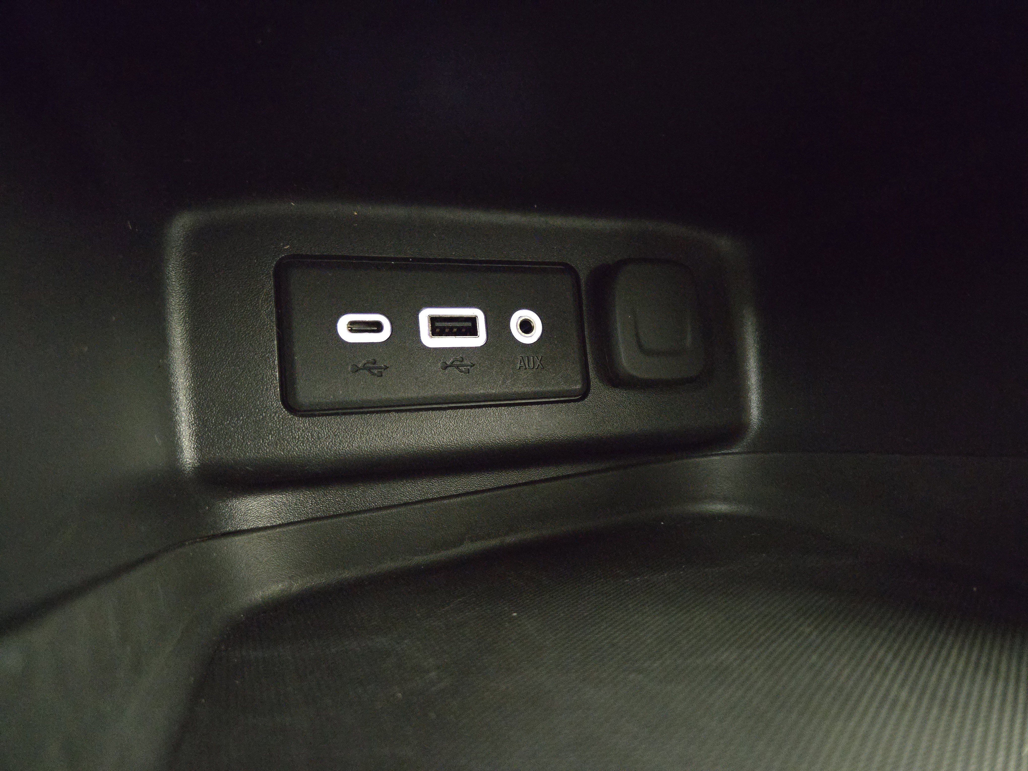 Used 2020 Chevrolet Equinox LT w/ Driver Convenience Package image 26