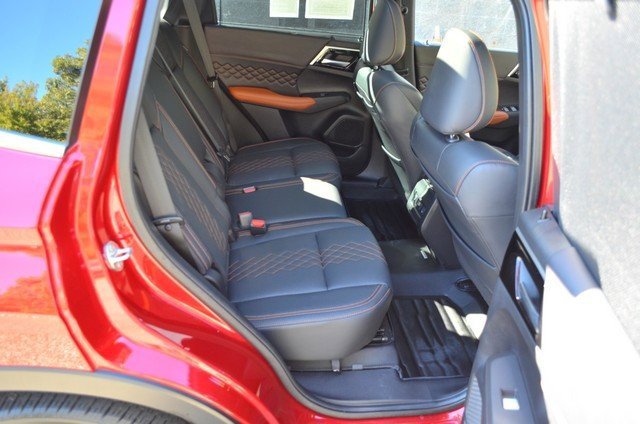 Used 2023 Mitsubishi Outlander SEL image 37