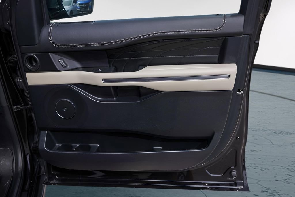 Used 2020 Ford Expedition Platinum image 36
