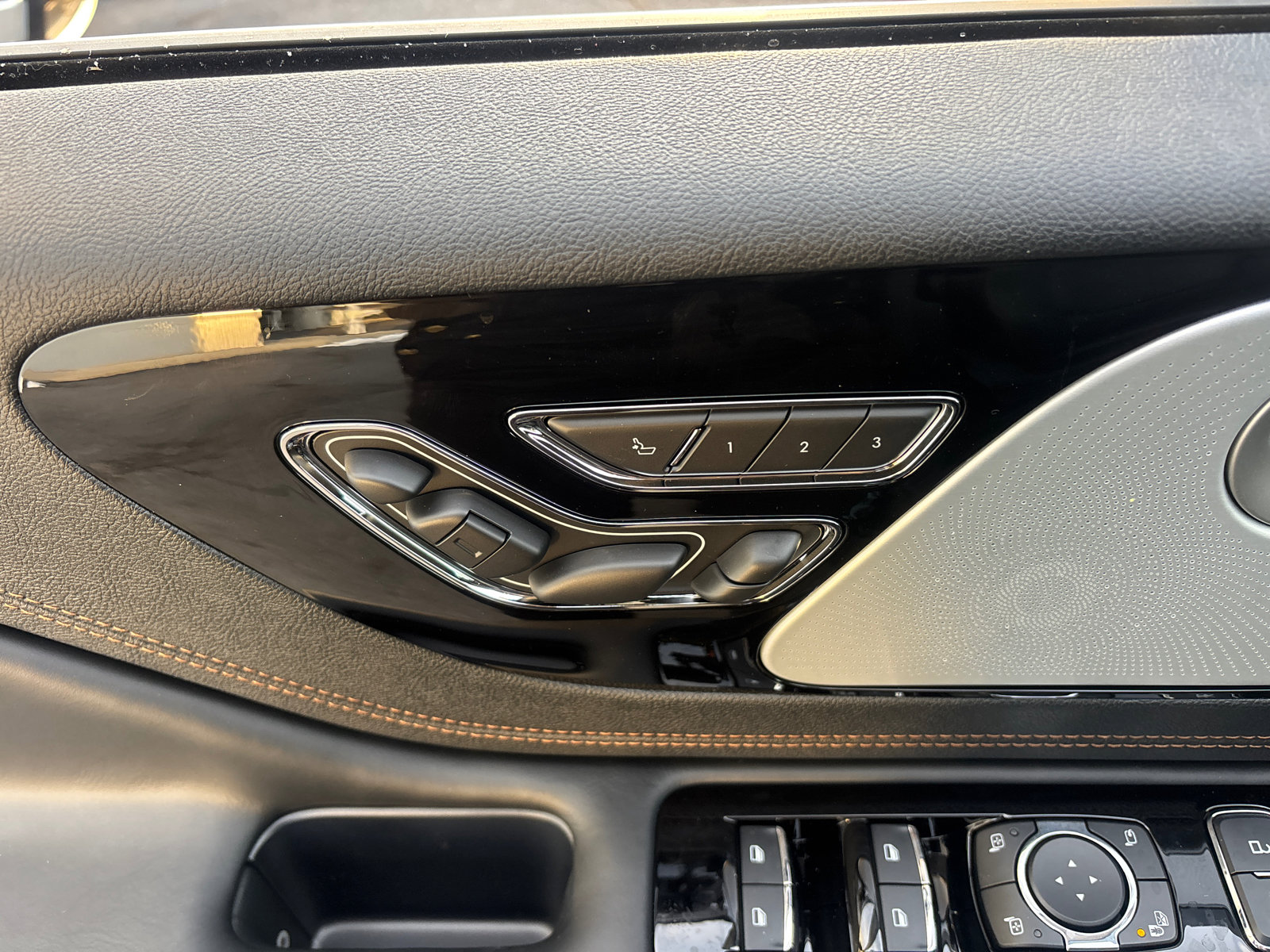 New 2026 Lincoln Aviator Black Label w/ Dynamic Handling Package image 12