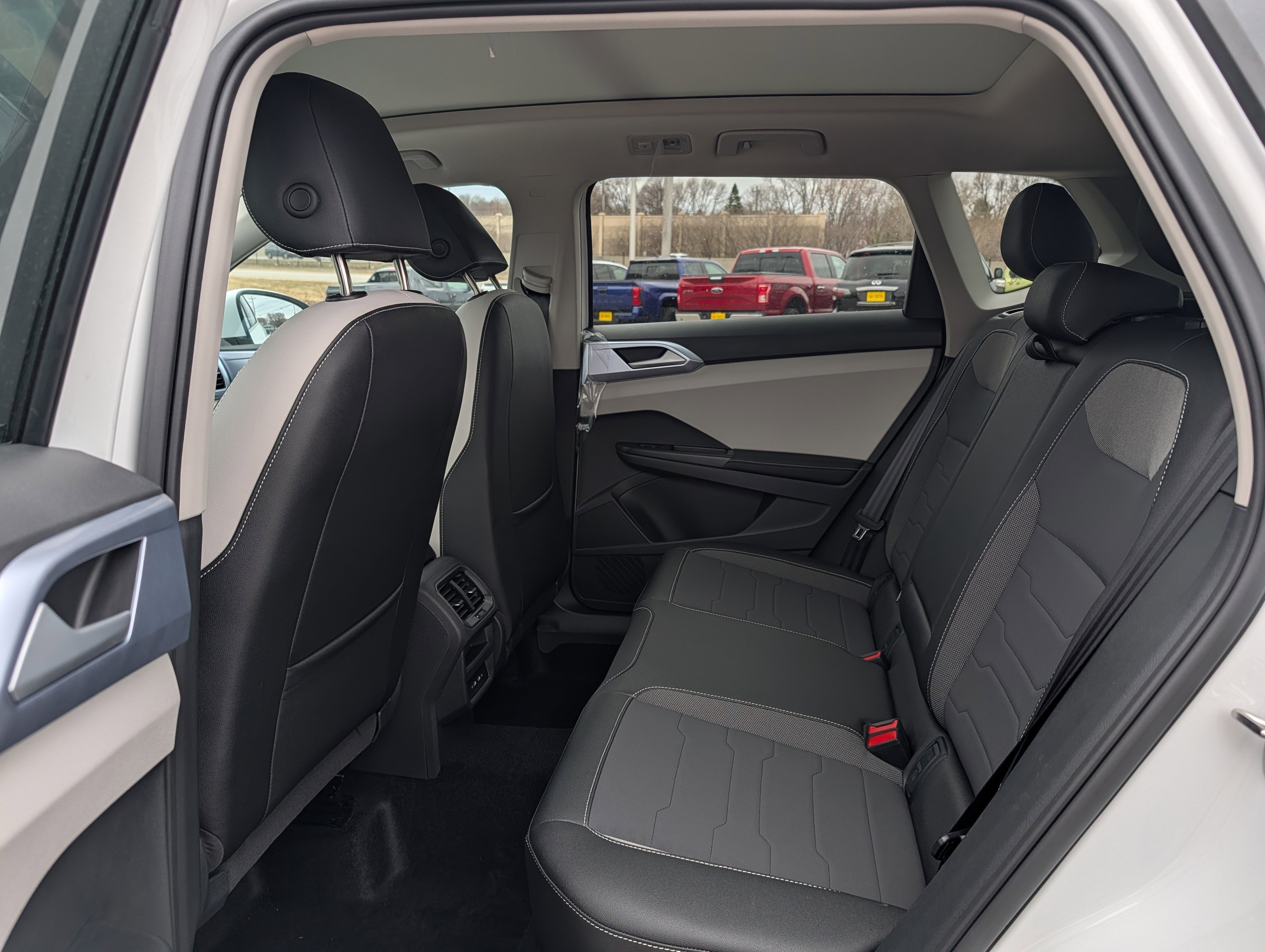 New 2026 Volkswagen Taos SE image 6