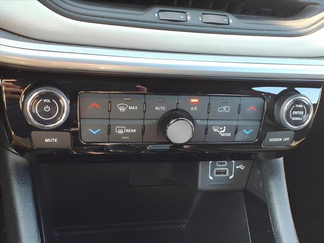 Used 2025 Jeep Compass Limited image 22