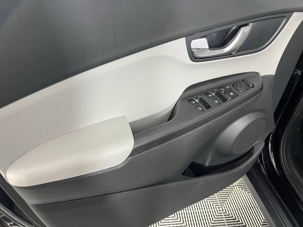 Used 2023 Hyundai Kona SE image 27