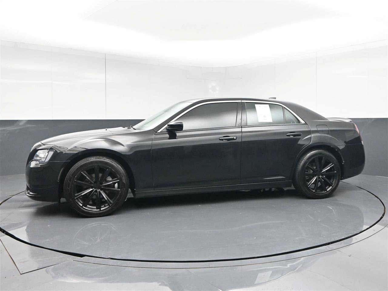Used 2021 Chrysler 300 Touring w/ Sport Appearance Package RWD image 8