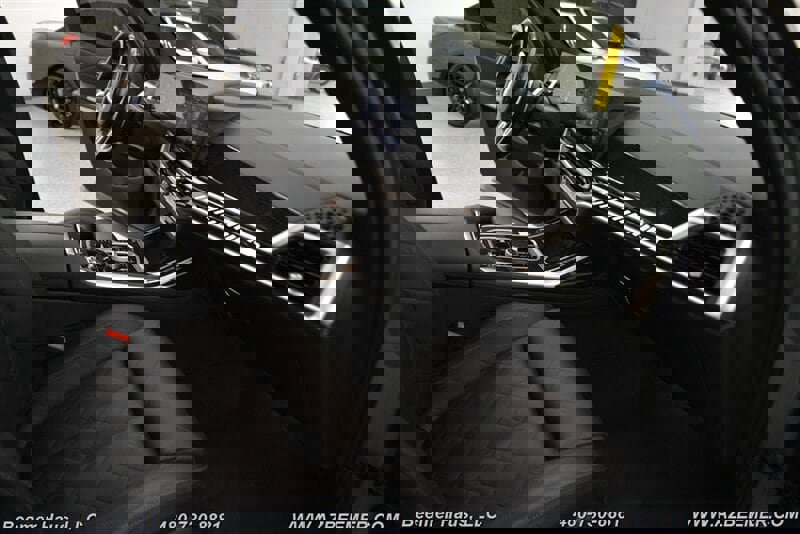 Used 2023 BMW X7 M60i w/ Climate Comfort Package image 21