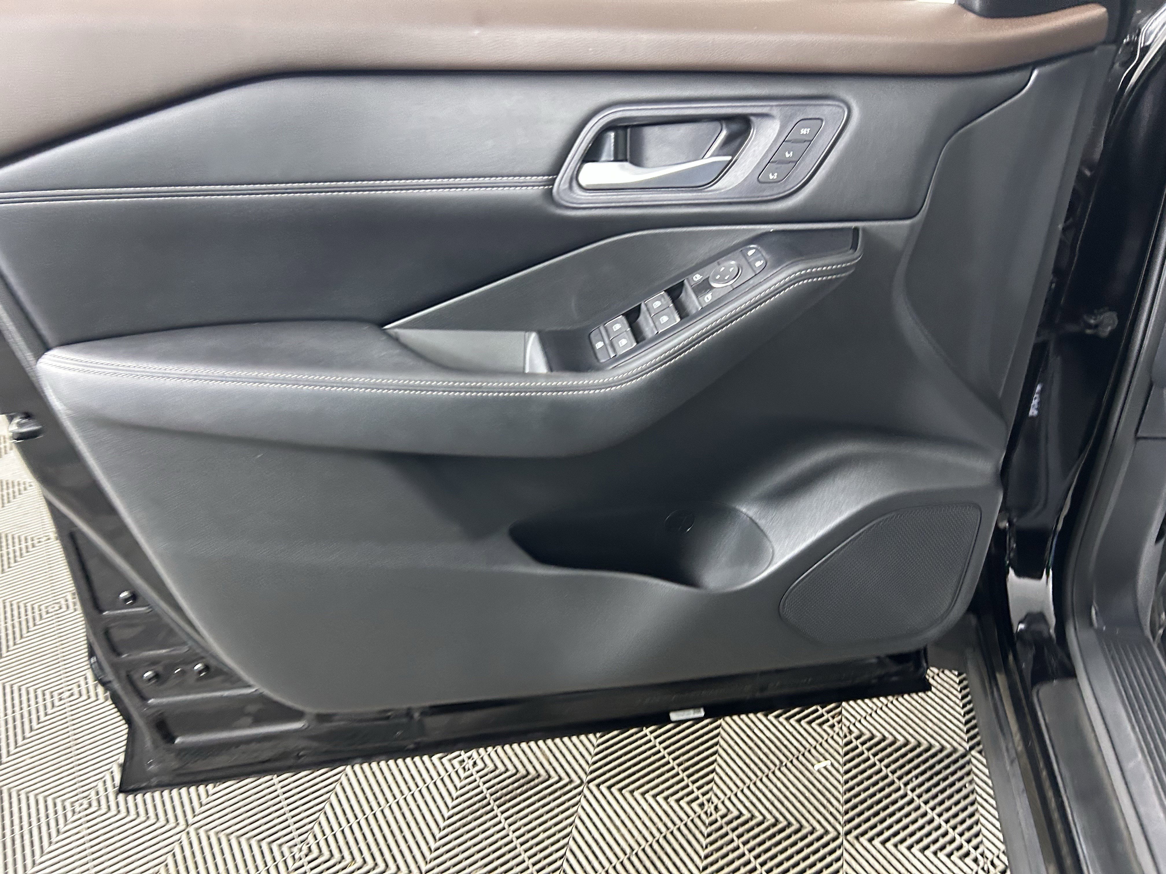 Certified 2023 Nissan Rogue SL w/ SL Premium Package image 28