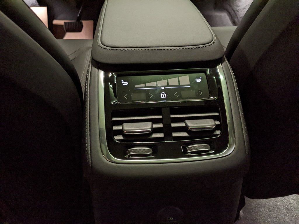 New 2025 Volvo XC90 T8 Core w/ Climate Package image 25