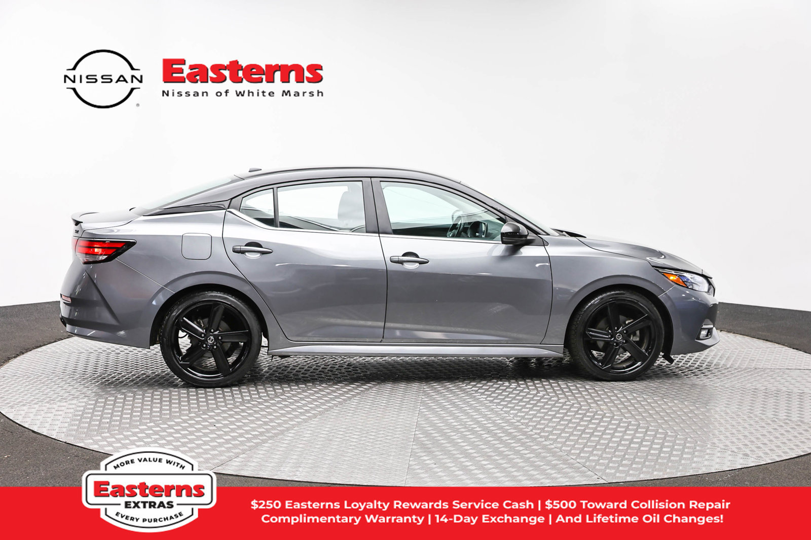 Used 2023 Nissan Sentra SR w/ Midnight Edition Package FWD image 4
