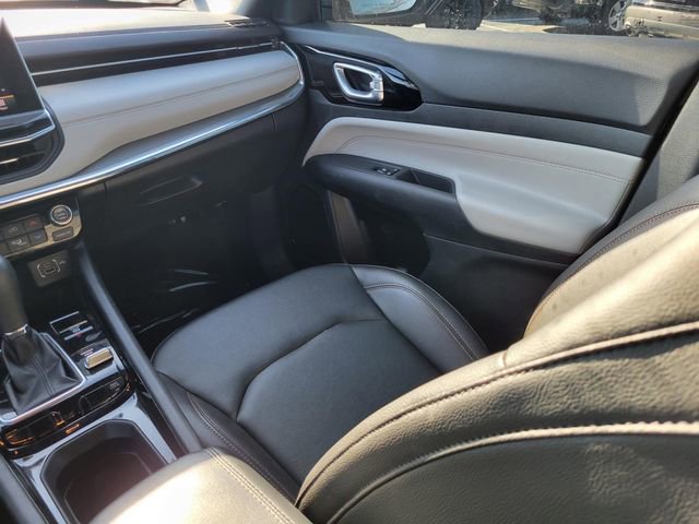 Used 2024 Jeep Compass Limited image 16