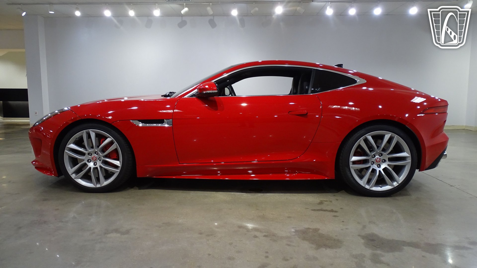 Used 2016 Jaguar F-TYPE R AWD/4WD image 6