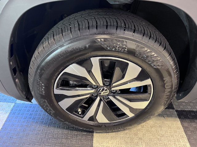 Certified 2024 Volkswagen Atlas Cross Sport SE FWD image 8