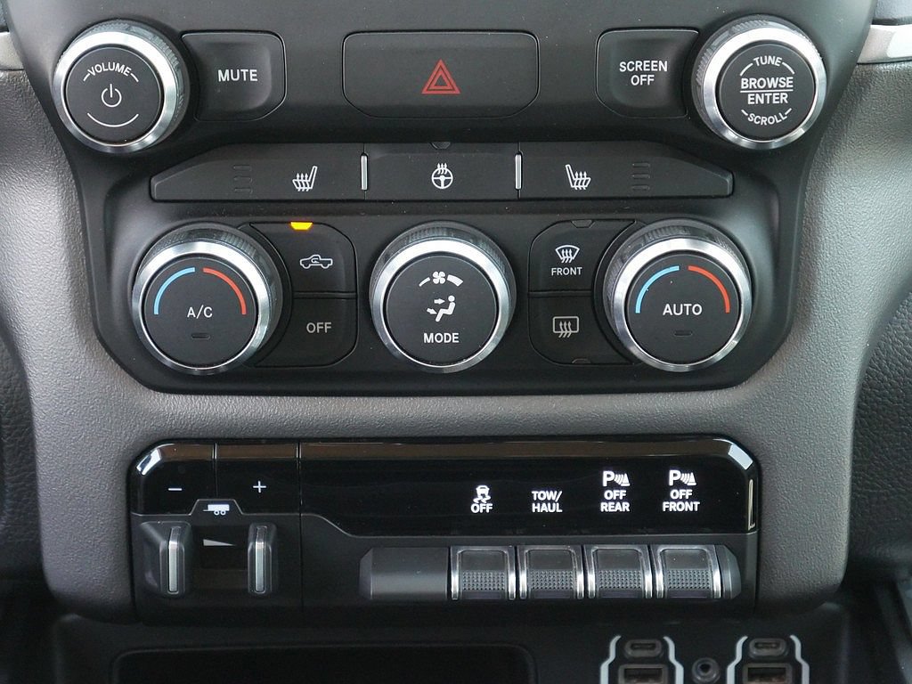 Used 2020 RAM 1500 Big Horn AWD/4WD image 23
