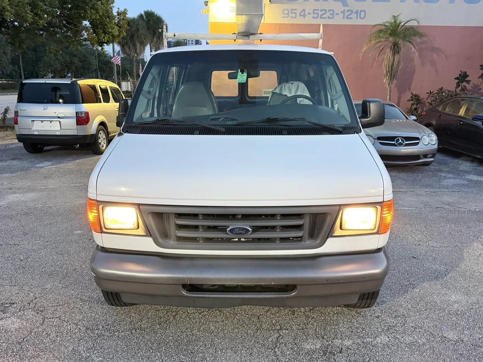 Used 2006 Ford E-250 and Econoline 250 RWD image 2