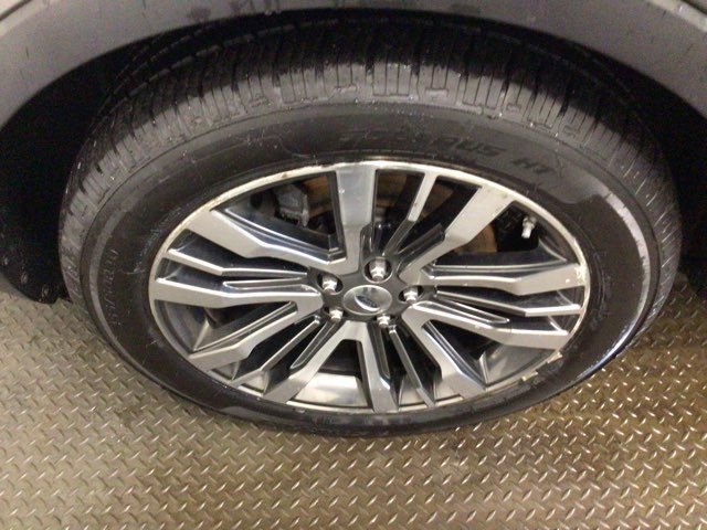 Used 2016 Ford Explorer Platinum image 25