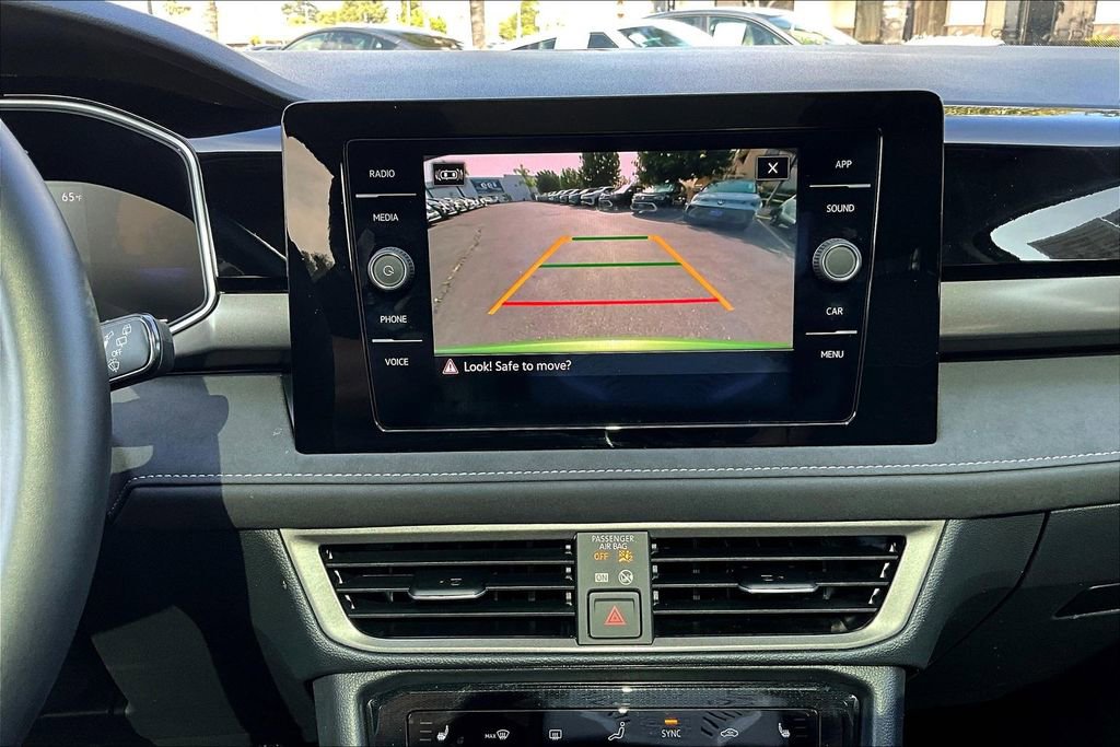 Used 2025 Volkswagen Taos SE image 12