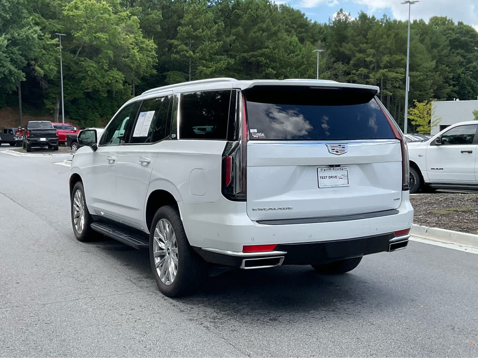 Used 2023 Cadillac Escalade Premium Luxury w/ Performance Package AWD/4WD image 3