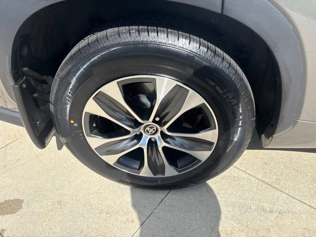 Used 2026 Toyota Highlander XLE AWD/4WD image 10