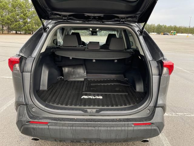 Used 2022 Toyota RAV4 XLE image 17