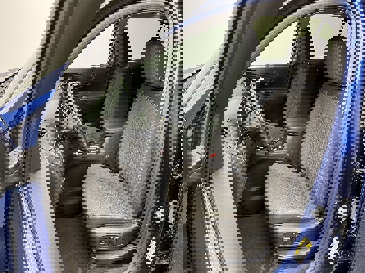 Certified 2022 Chevrolet Equinox LT w/ Driver Convenience Package image 9