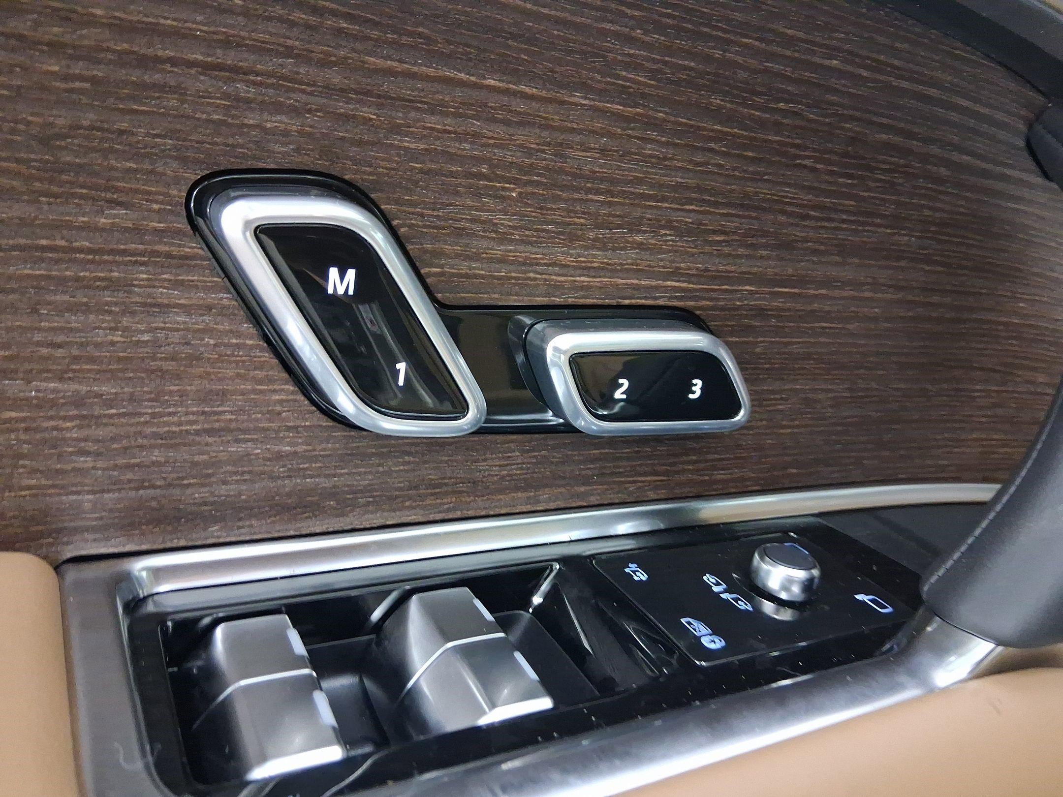 New 2026 Land Rover Range Rover SE image 12