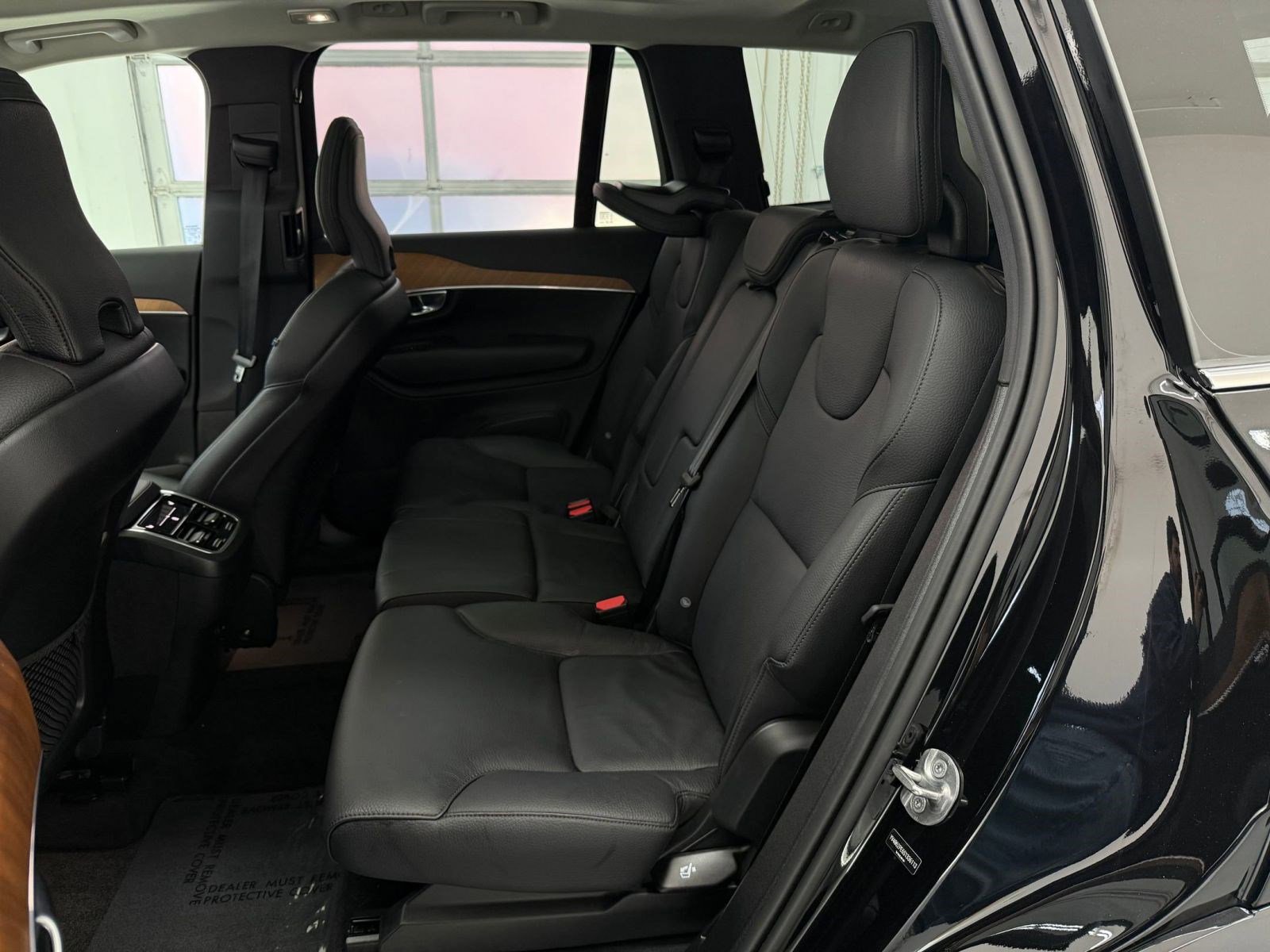 Used 2025 Volvo XC90 B6 Plus image 12