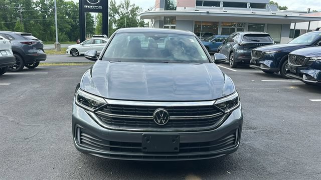 Used 2024 Volkswagen Jetta SEL FWD image 2