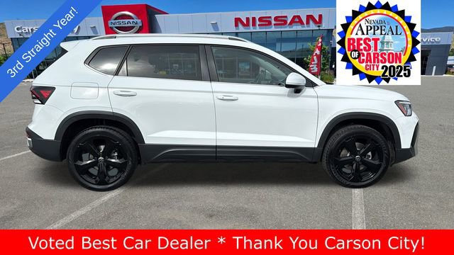 Used 2025 Volkswagen Taos SEL image 2