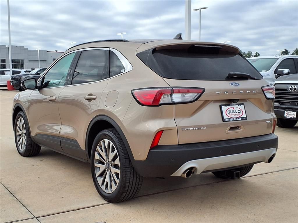 Used 2021 Ford Escape Titanium image 2