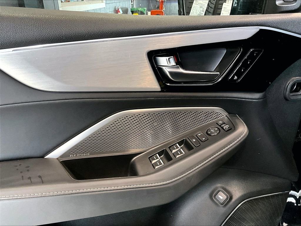 Used 2023 Acura MDX SH-AWD w/ Technology Package image 10