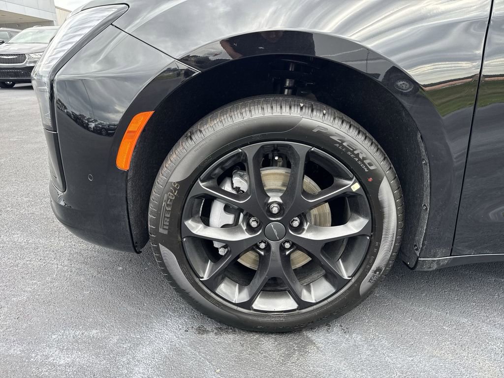 New 2027 Chrysler Pacifica Limited AWD/4WD image 10