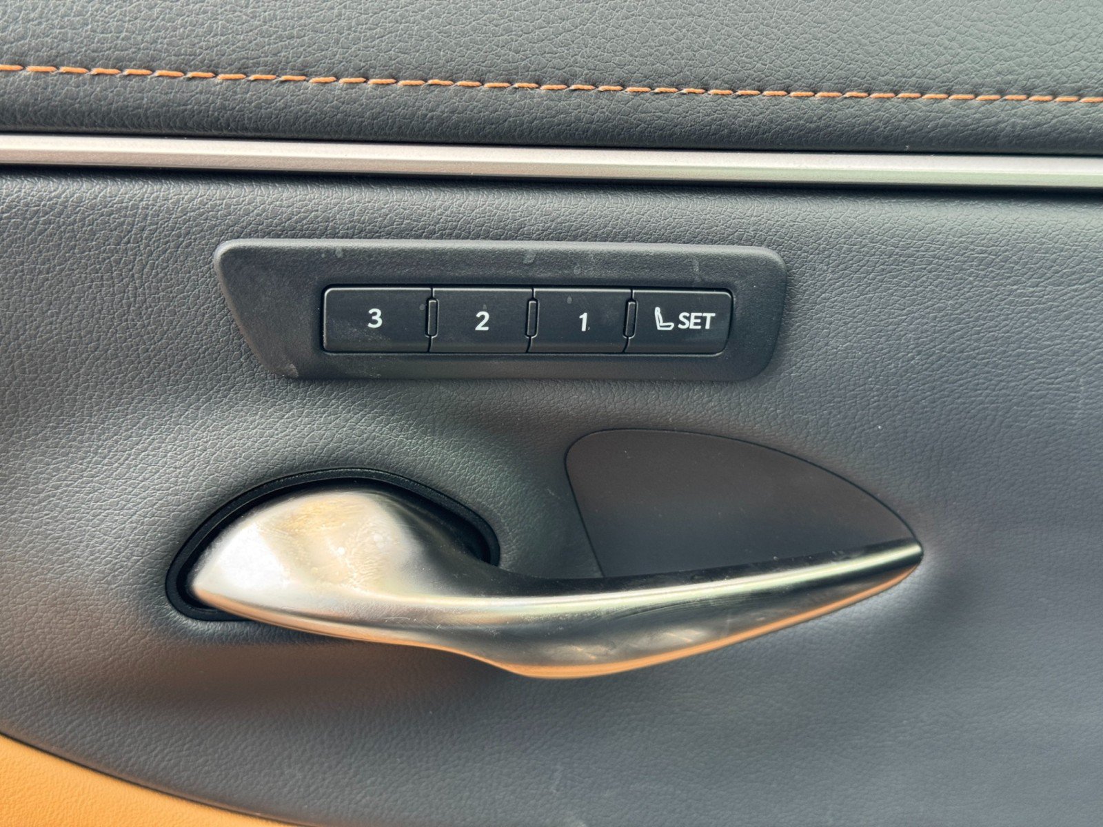 Used 2024 Lexus ES 350 w/ Premium Package FWD image 18